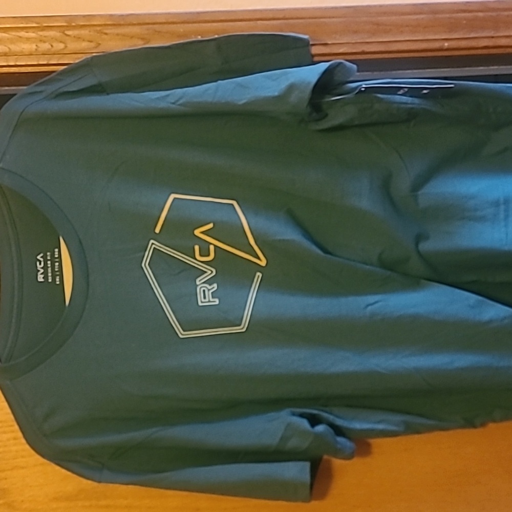 Rvca t shirt